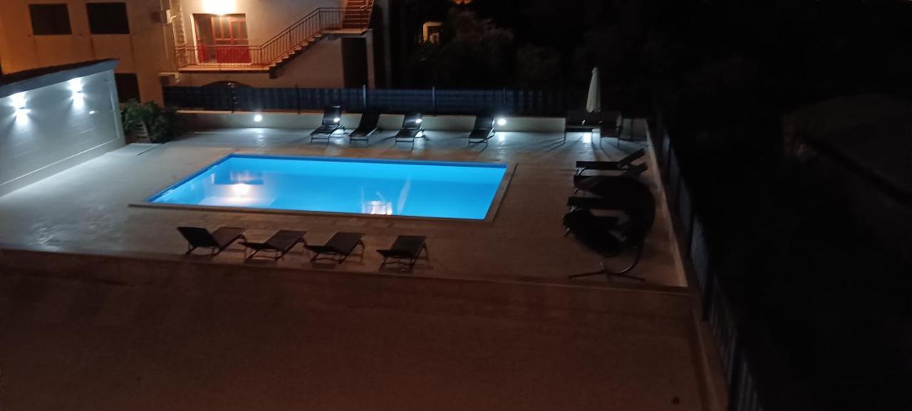 Apartmani Beran Seget Vranjica Esterno foto