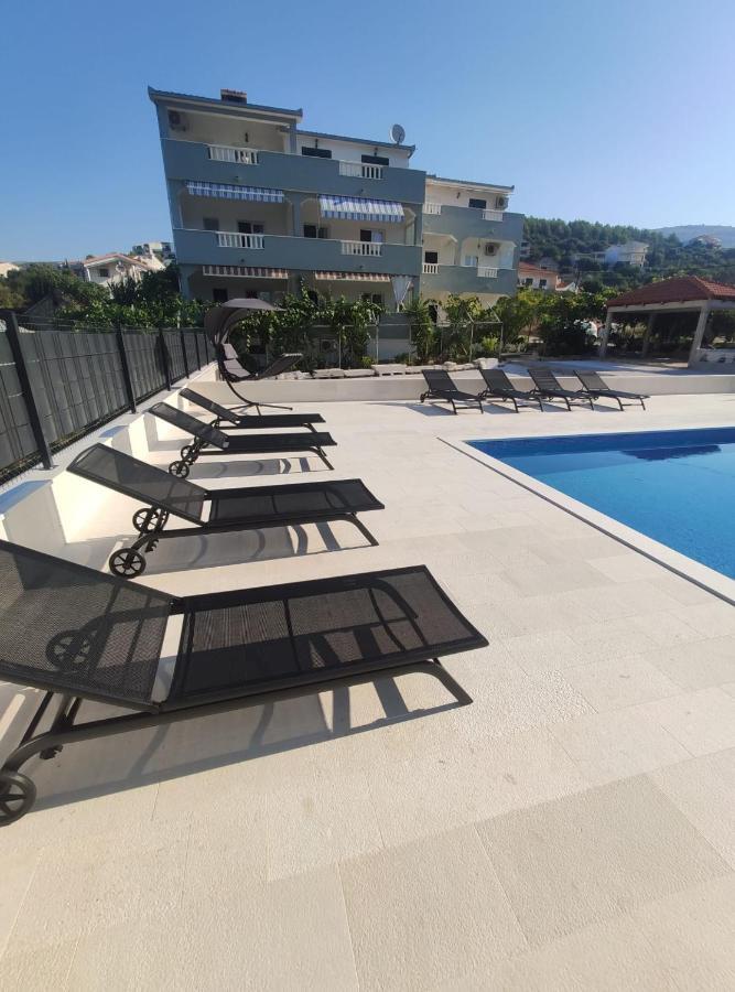 Apartmani Beran Seget Vranjica Esterno foto