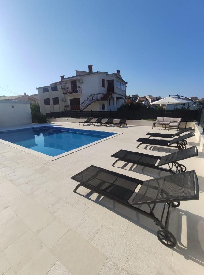 Apartmani Beran Seget Vranjica Esterno foto