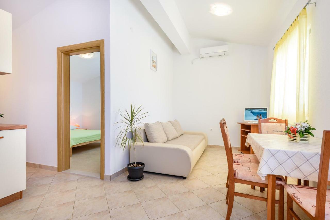 Apartmani Beran Seget Vranjica Esterno foto