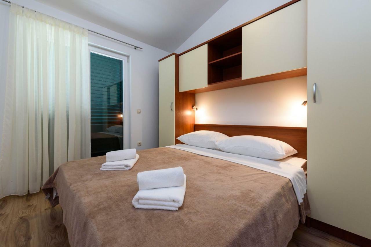 Apartmani Beran Seget Vranjica Esterno foto