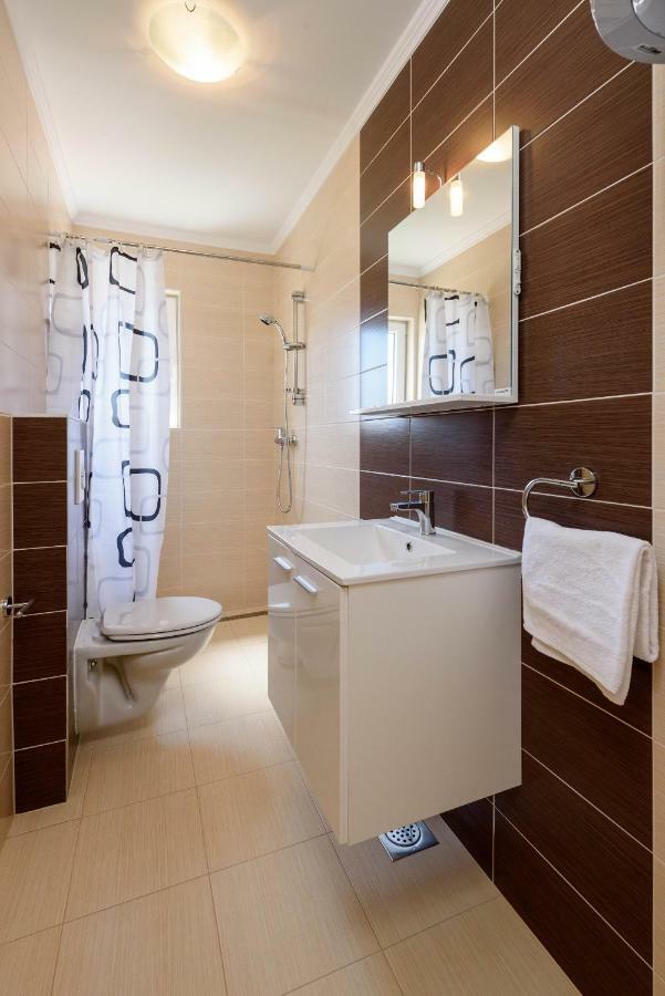 Apartmani Beran Seget Vranjica Esterno foto