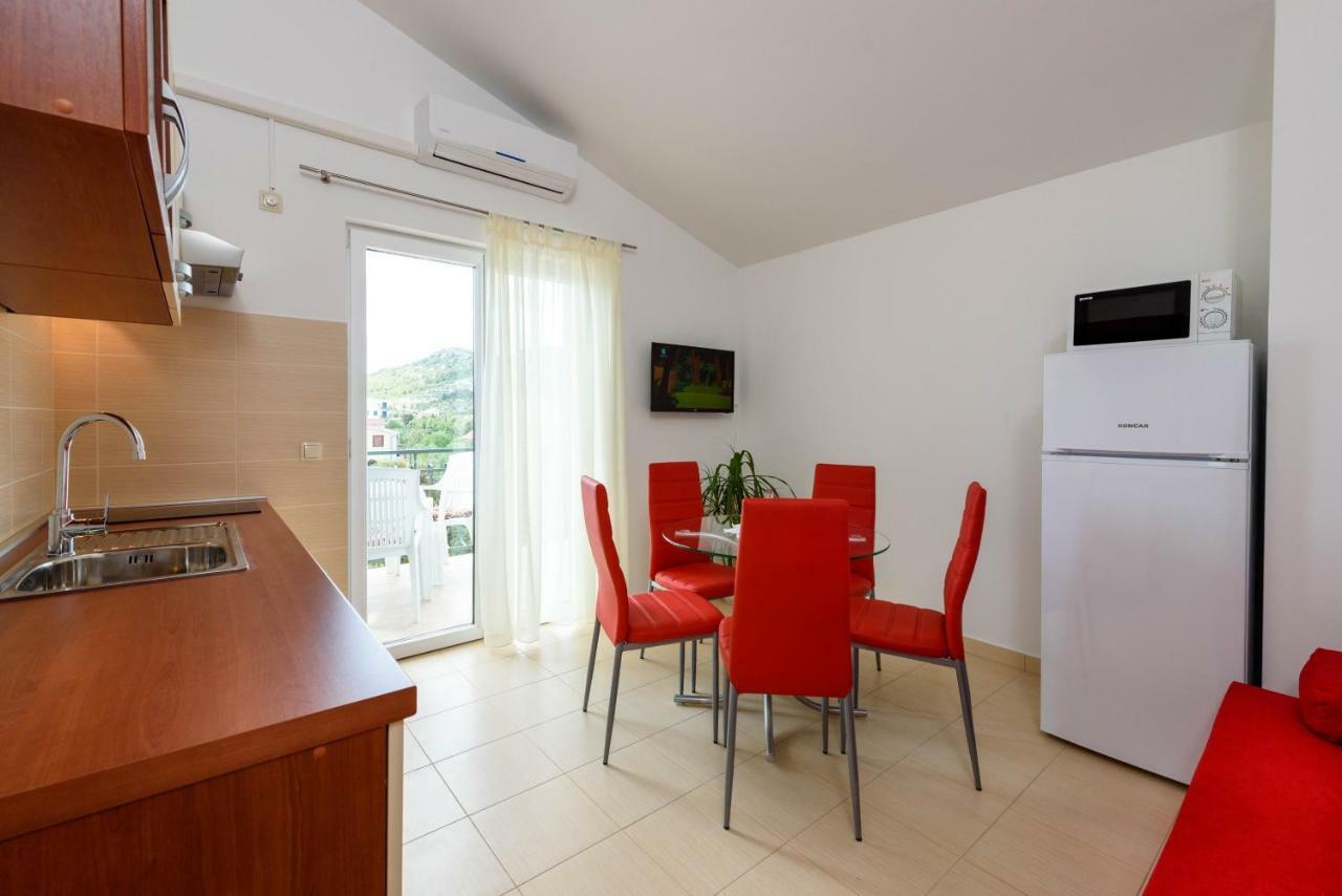 Apartmani Beran Seget Vranjica Esterno foto