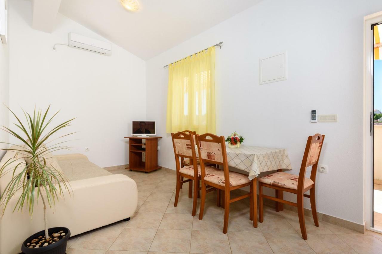 Apartmani Beran Seget Vranjica Esterno foto