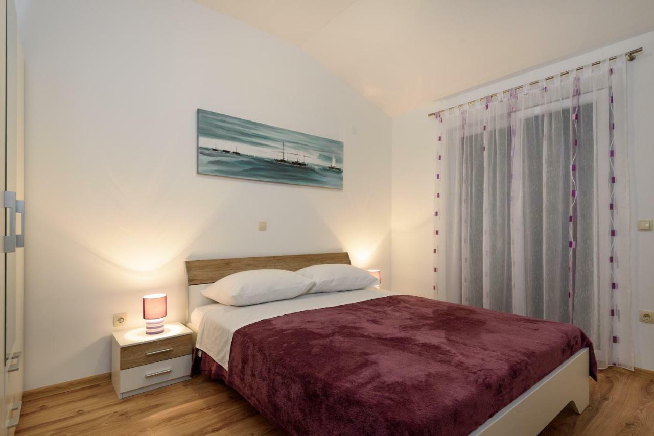 Apartmani Beran Seget Vranjica Esterno foto
