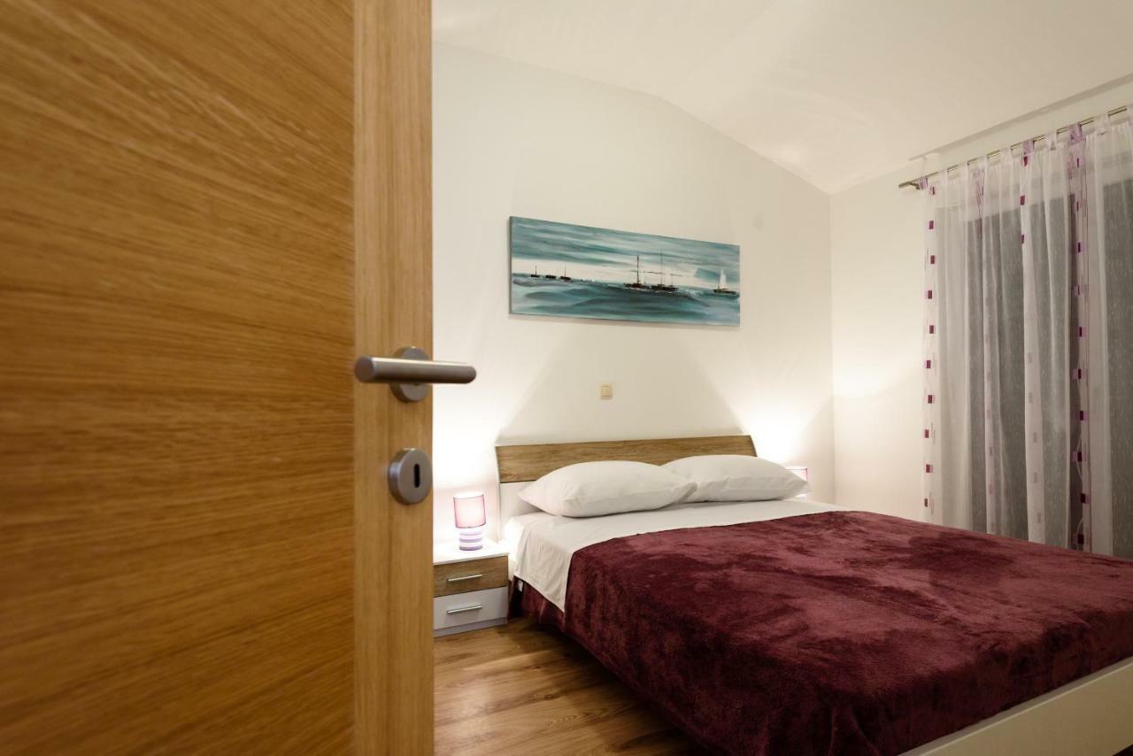 Apartmani Beran Seget Vranjica Esterno foto