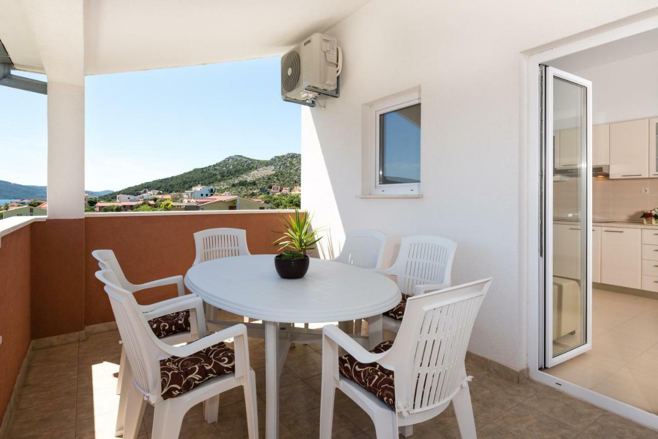 Apartmani Beran Seget Vranjica Esterno foto
