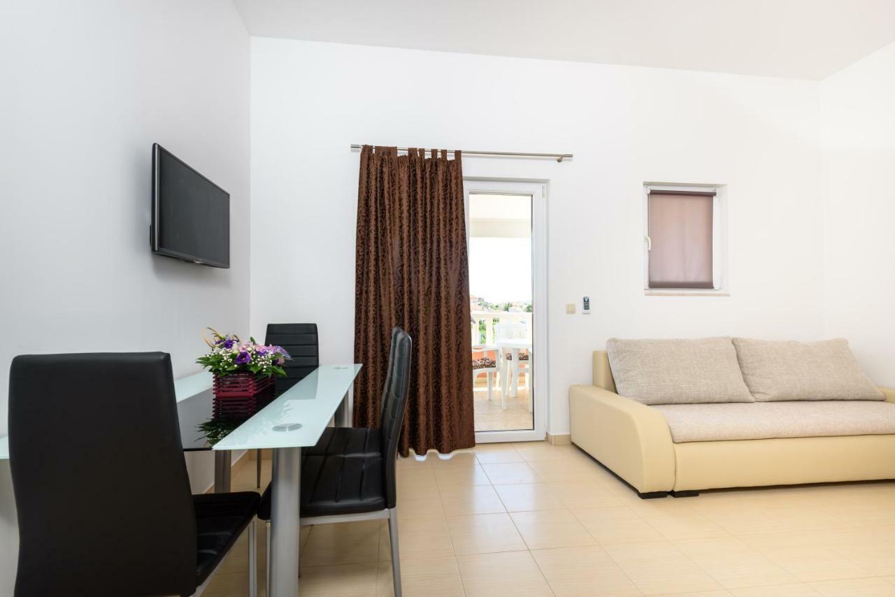 Apartmani Beran Seget Vranjica Esterno foto