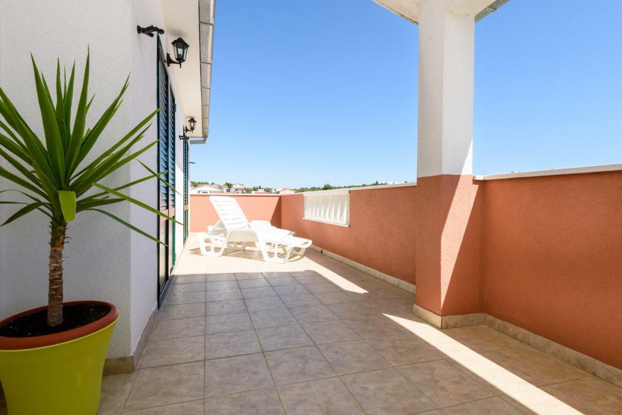 Apartmani Beran Seget Vranjica Esterno foto
